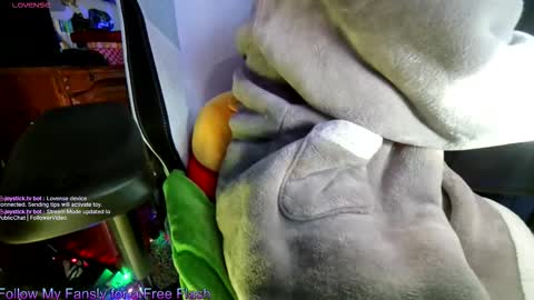 Aaron Skeetman online show from 12-22-25, 01:19