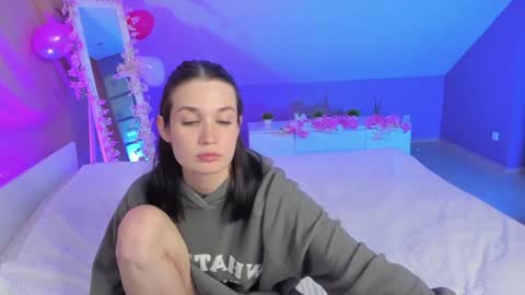 Snapshot of aataraxx chatting on 12-28-24, 02:32 Fiona and Harry online show from 12-28-24, 02:32