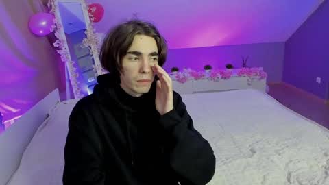 Snapshot of aataraxx chatting on 01-07-25, 07:49 Fiona and Harry online show from 01-07-25, 07:49