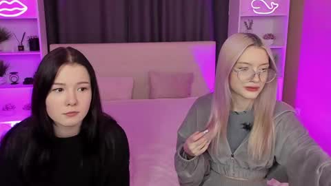 Snapshot of aataraxx chatting on 02-15-25, 02:22 Fiona and Harry online show from 02-15-25, 02:22