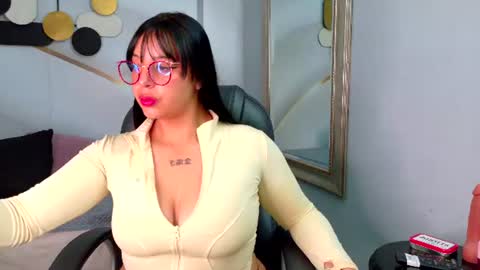 Snapshot of abbiee_gh chatting on 07-24-26, 11:19 Abbie online show from 07-24-26, 11:19