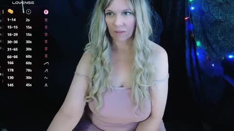 Snapshot of abbinatural chatting on 11-17-25, 09:09 AbbiNatural online show from 11-17-25, 09:09