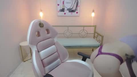 Snapshot of abby_collinss_x chatting on 01-09-26, 07:59 Abby online show from 01-09-26, 07:59