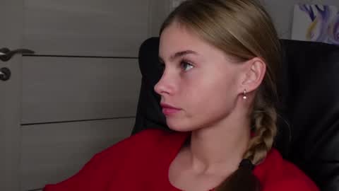 Snapshot of abby_laker chatting on 12-11-24, 08:18 ABBY LAKER online show from 12-11-24, 08:18