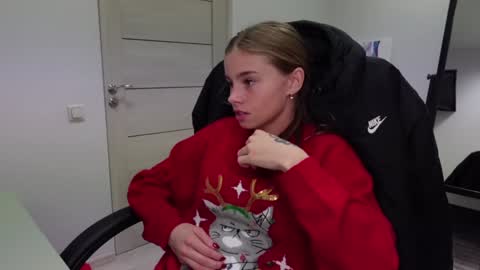 Snapshot of abby_laker chatting on 12-23-24, 02:28 ABBY LAKER online show from 12-23-24, 02:28