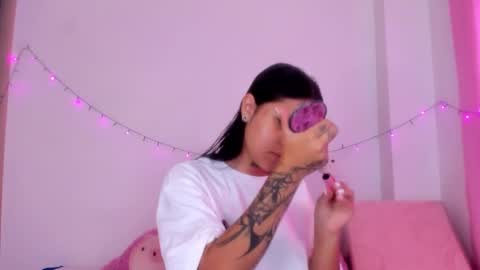 Snapshot of abby_rousee chatting on 10-20-25, 01:00 abby_rousee online show from 10-20-25, 01:00