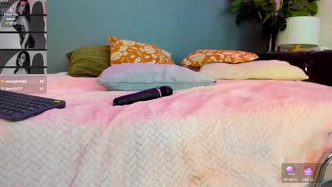 Snapshot of abby_stonee_ chatting on 10-17-25, 09:45 Abby online show from 10-17-25, 09:45