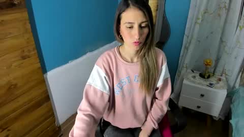 Snapshot of abbyhowlland chatting on 11-13-25, 04:55 sara online show from 11-13-25, 04:55