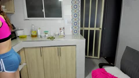 sara online show from 04-27-26, 02:42