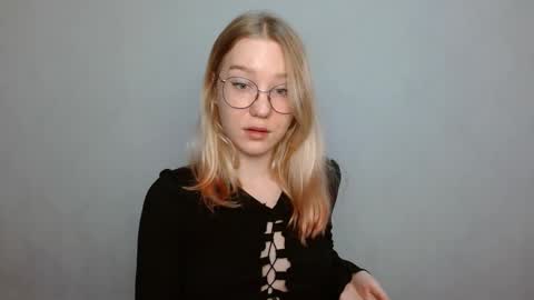 Snapshot of abbymoore__ chatting on 02-06-25, 12:05 Abby Lovense is active online show from 02-06-25, 12:05
