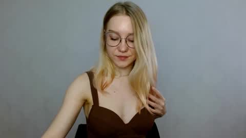 Snapshot of abbymoore__ chatting on 02-25-25, 09:53 Abby Lovense is active online show from 02-25-25, 09:53