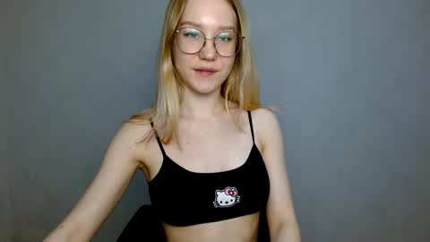 Snapshot of abbymoore__ chatting on 03-01-25, 11:17 Abby Lovense is active online show from 03-01-25, 11:17