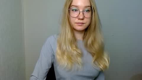 Abby Lovense is active online show from 11-29-25, 09:34