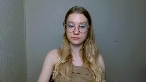 Abby Lovense is active online show from 12-01-25, 10:09