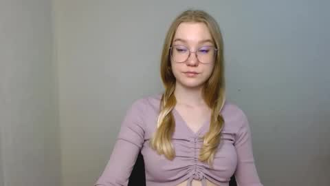 Abby Lovense is active online show from 03-19-26, 03:16