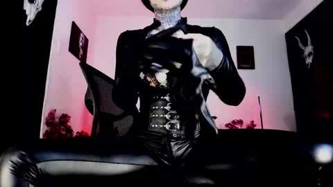 Snapshot of abbypink69 chatting on 11-19-25, 02:00 Abby online show from 11-19-25, 02:00