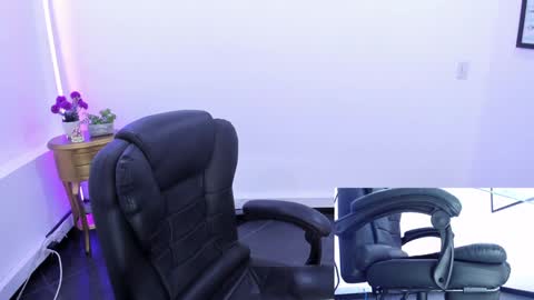 Snapshot of abbystones chatting on 01-28-25, 01:05 Abby Stones online show from 01-28-25, 01:05