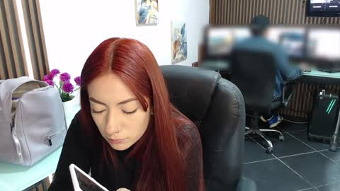 Snapshot of abbystones chatting on 02-05-25, 11:34 Abby Stones online show from 02-05-25, 11:34