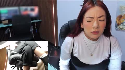 Snapshot of abbystones chatting on 03-04-25, 12:01 Abby Stones online show from 03-04-25, 12:01