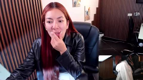 Snapshot of abbystones chatting on 09-17-25, 10:17 Abby Stones online show from 09-17-25, 10:17