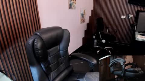 Snapshot of abbystones chatting on 10-21-25, 10:27 Abby Stones online show from 10-21-25, 10:27