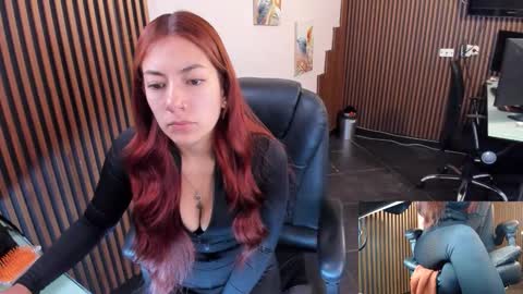 Snapshot of abbystones chatting on 10-24-25, 10:33 Abby Stones online show from 10-24-25, 10:33