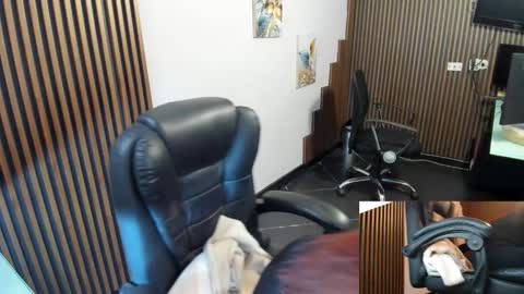 Snapshot of abbystones chatting on 10-29-25, 10:39 Abby Stones online show from 10-29-25, 10:39