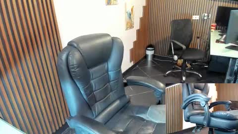 Snapshot of abbystones chatting on 11-26-25, 11:00 Abby Stones online show from 11-26-25, 11:00