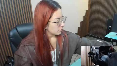 Snapshot of abbystones chatting on 12-01-25, 11:26 Abby Stones online show from 12-01-25, 11:26