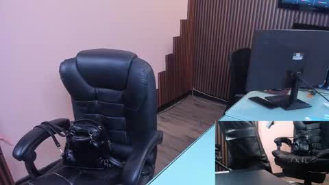 Snapshot of abbystones chatting on 12-04-25, 11:19 Abby Stones online show from 12-04-25, 11:19