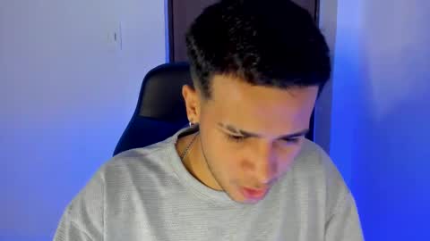 Independence model AbelAsburgo online show from 01-07-25, 04:50