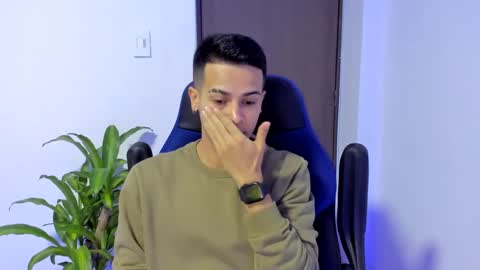 Independence model AbelAsburgo online show from 03-09-25, 07:23