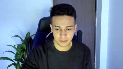 Independence model AbelAsburgo online show from 03-11-25, 05:05