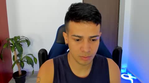 Independence model AbelAsburgo online show from 10-13-25, 07:36