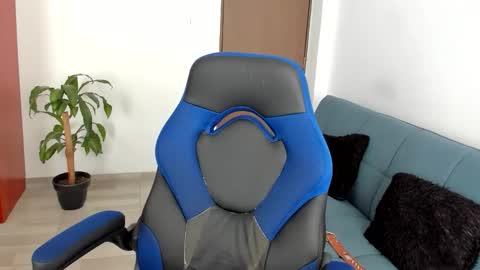 Snapshot of abelasburgo chatting on 11-17-25, 12:55 Independence model AbelAsburgo online show from 11-17-25, 12:55