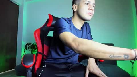 Independence model AbelAsburgo online show from 02-28-26, 12:22