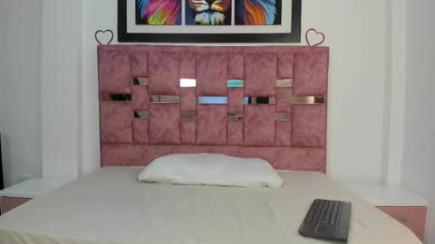 Snapshot of abella_lov chatting on 09-26-25, 12:20 abella_lov online show from 09-26-25, 12:20