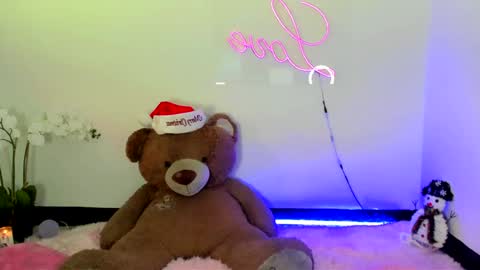  Abella and Kendra  online show from 12-31-24, 09:06