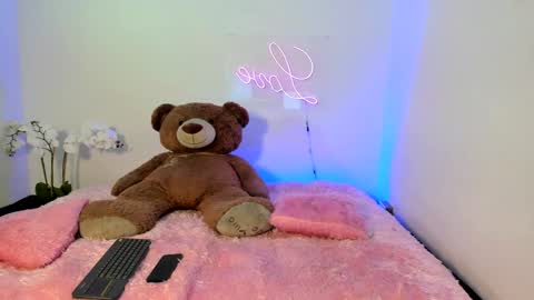  Abella and Kendra  online show from 01-17-25, 09:39