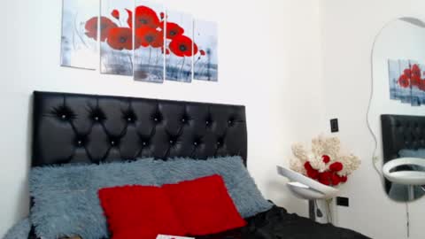 Snapshot of abigail_f00x chatting on 11-18-25, 12:31 Abigail online show from 11-18-25, 12:31