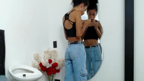 Snapshot of abigail_f00x chatting on 11-19-25, 12:27 Abigail online show from 11-19-25, 12:27