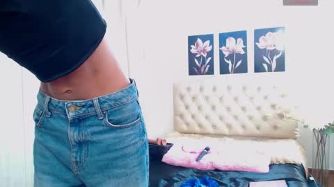 Snapshot of abigail_f00x chatting on 12-14-25, 12:32 Abigail online show from 12-14-25, 12:32