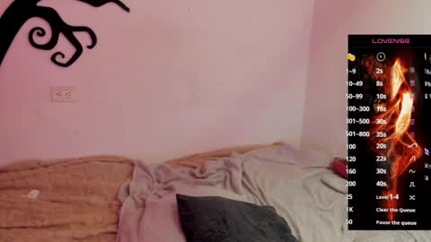 Snapshot of abigail_luna_ chatting on 03-31-26, 01:44 abi online show from 03-31-26, 01:44