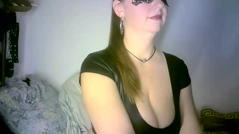 Snapshot of abigailove4u chatting on 12-11-24, 01:58 GoldenFish online show from 12-11-24, 01:58