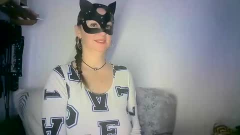 Snapshot of abigailove4u chatting on 12-13-24, 05:05 GoldenFish online show from 12-13-24, 05:05