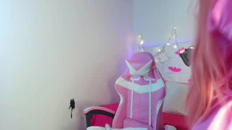 Abril  online show from 10-21-25, 09:54