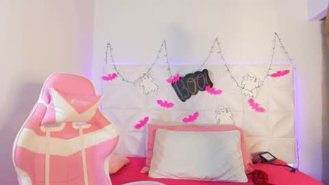 Abril  online show from 10-29-25, 09:33