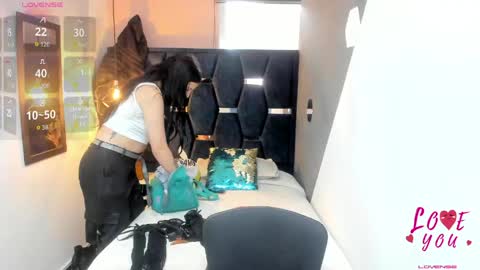 Abril Fox online show from 05-27-26, 08:28