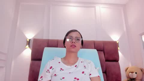 Snapshot of abril_jones10 chatting on 12-30-24, 10:43 Abril jones online show from 12-30-24, 10:43