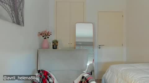 Snapshot of abrilhelena8 chatting on 02-18-25, 01:44 Helena online show from 02-18-25, 01:44